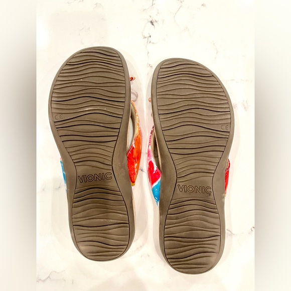 Vionic Bella Flip flops size 8.  Multi pink colors. - Picture 3 of 5